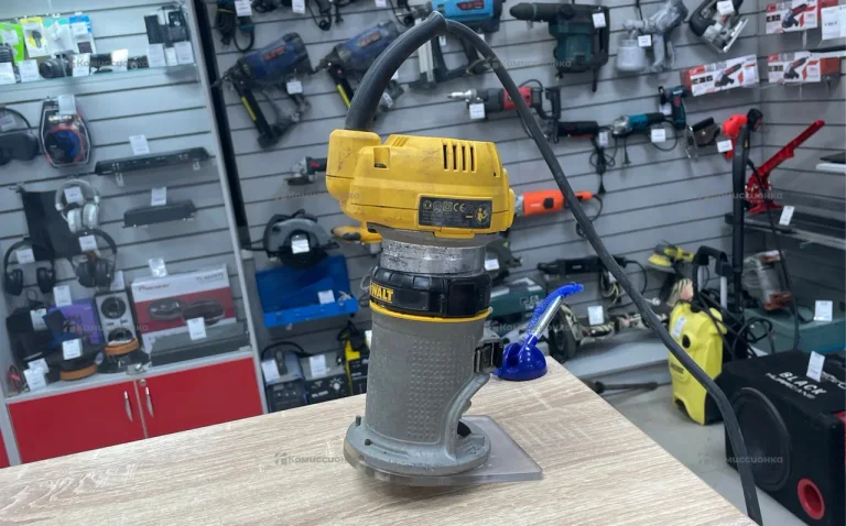 Фрезер dewalt D 26200