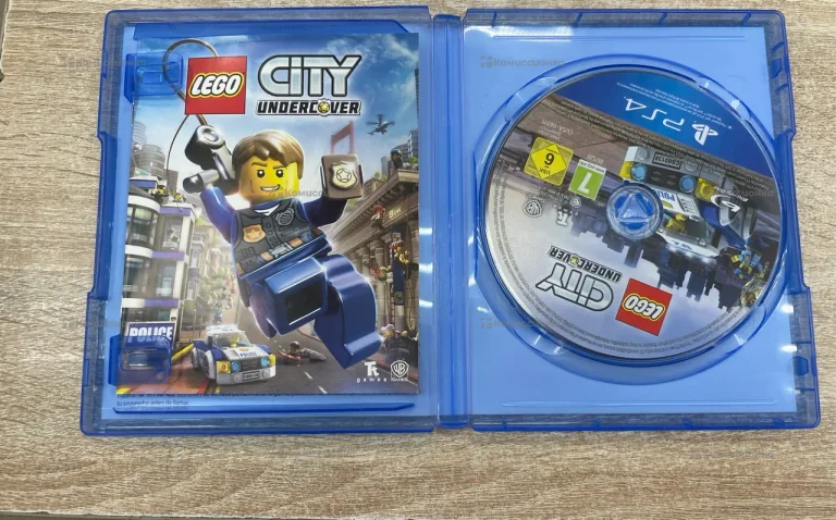 PS4.  LEGO CITY Undercover