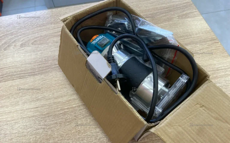 Фрезер кромочный Makita MT-3709 (реплика)