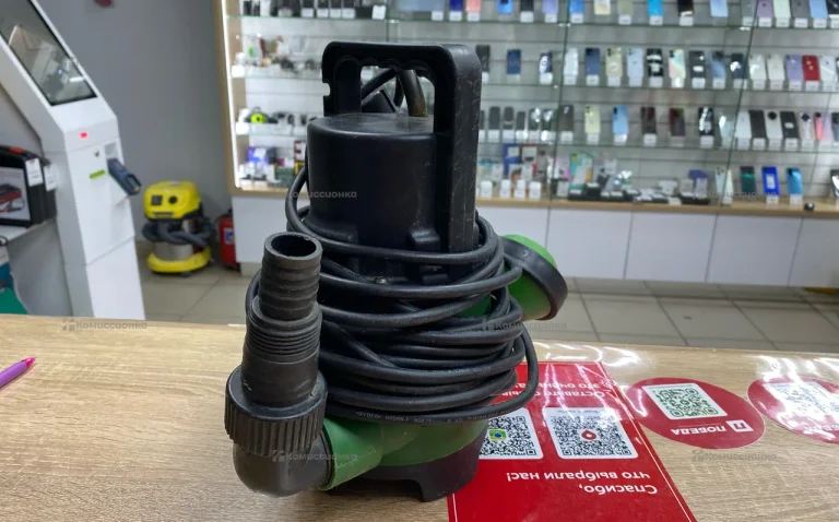 Водяной насос зеленый