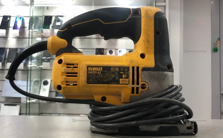 Электролобзик DeWalt DW349-KS