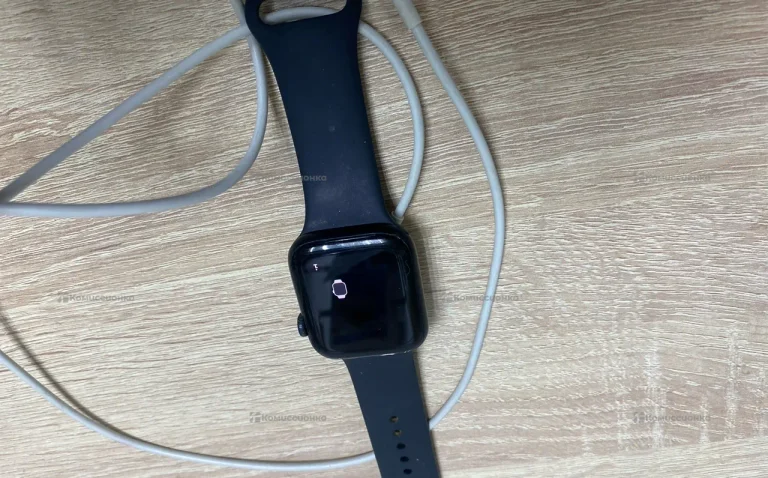 Часы  Apple Watch SE 2 44mm