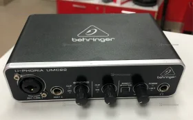 Музыкальная карта Behringer UMC22
