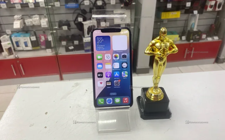 Apple iPhone XS 64 ГБ.