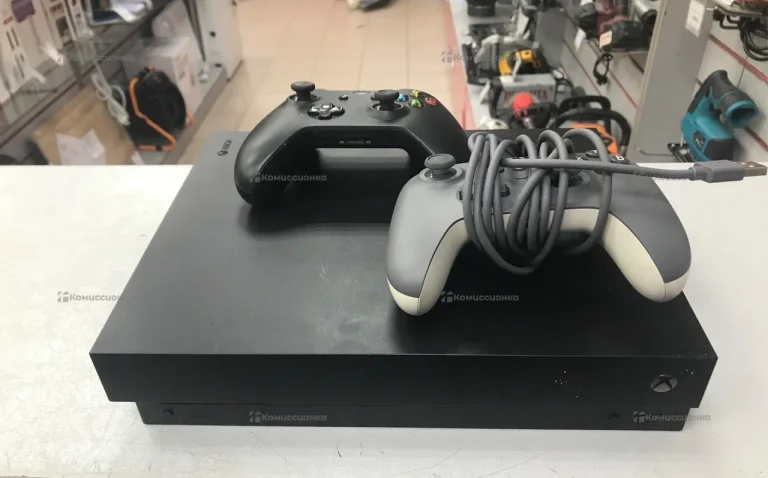 Приставка Xbox One X 1 ТБ
