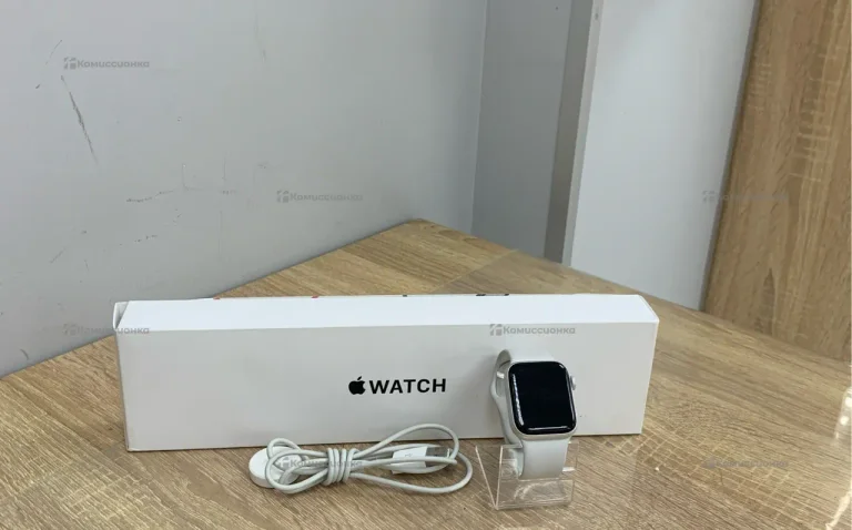 Часы  Apple Watch SE 40mm
