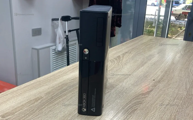Приставка Xbox 360 E Console