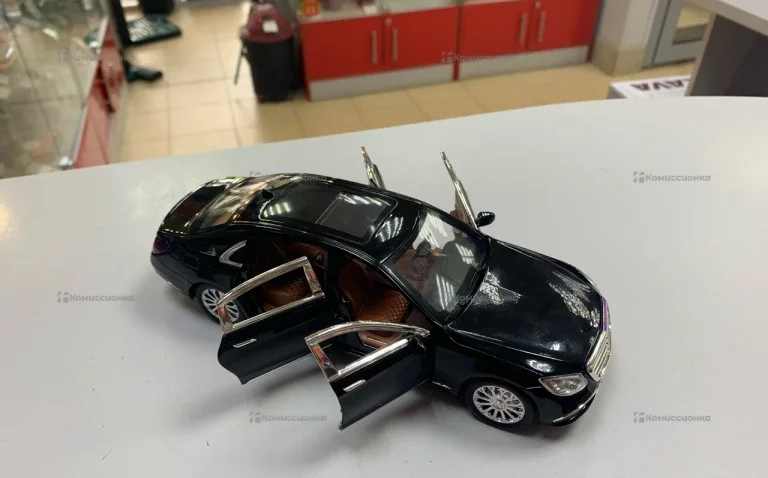 Автомобиль Mercedes-Benz Maybach S-класс