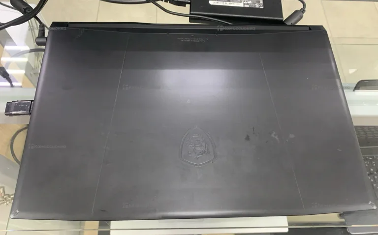 Ноутбук  MSI Katana 17 B12UCR