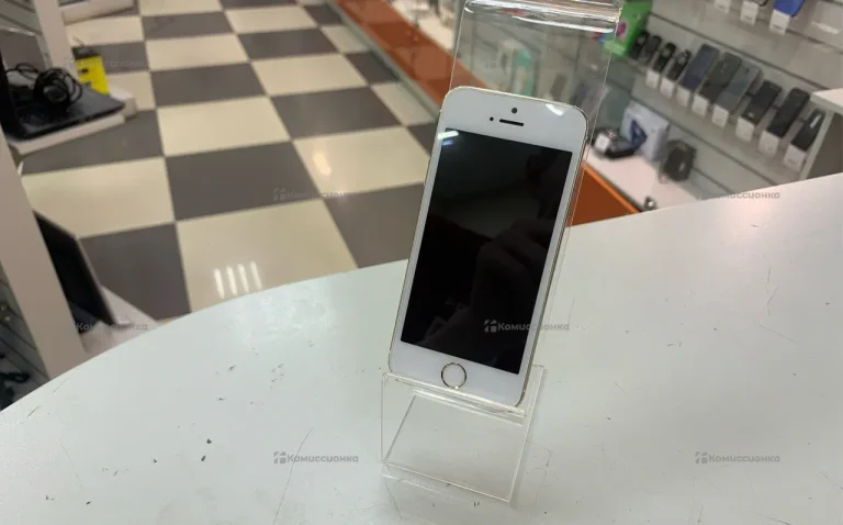 Apple iPhone 5S 32Gb белый