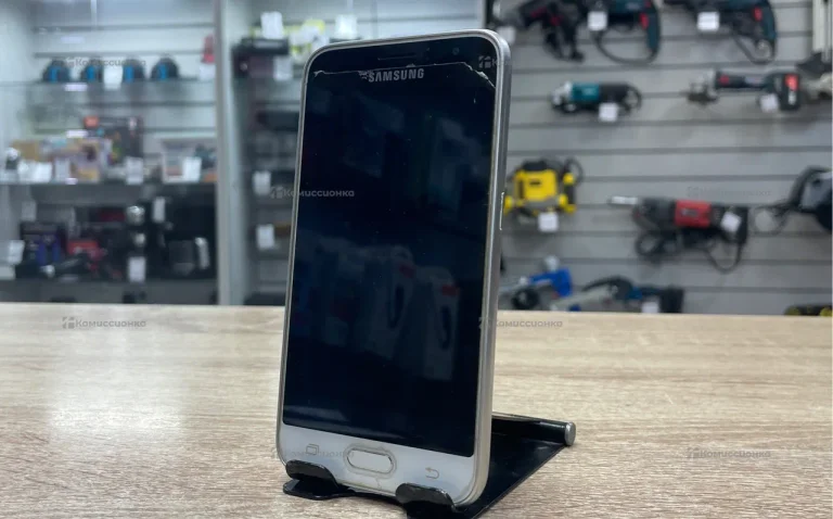 Samsung Galaxy J1 (2016) 1/8 ГБ