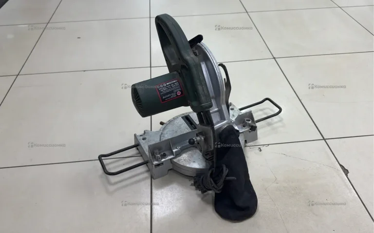 Торцовочная пила Калибр ПТЭ-1200/210