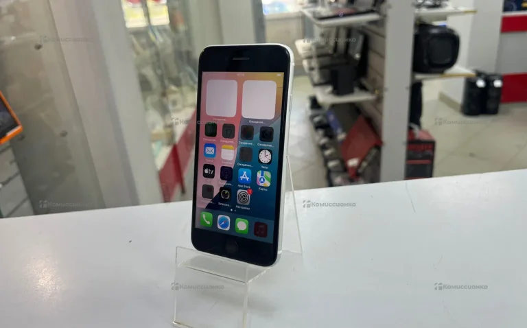 Apple iPhone SE (2020) 3/64 ГБ