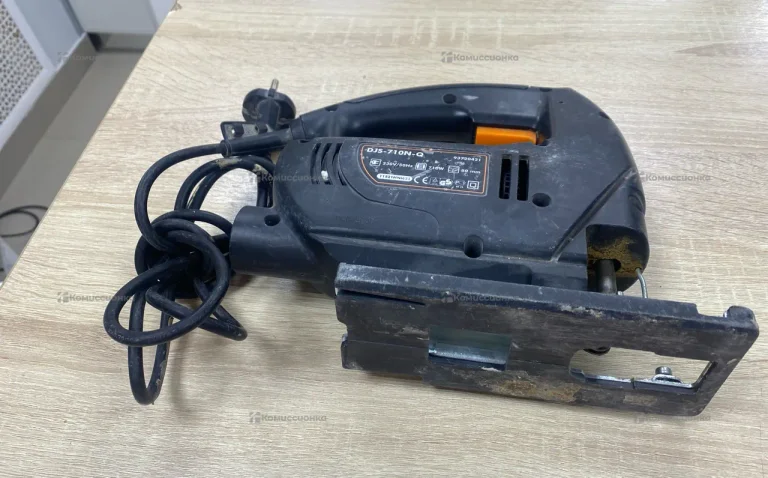 Электролобзик DeFort DJS-710N-Q