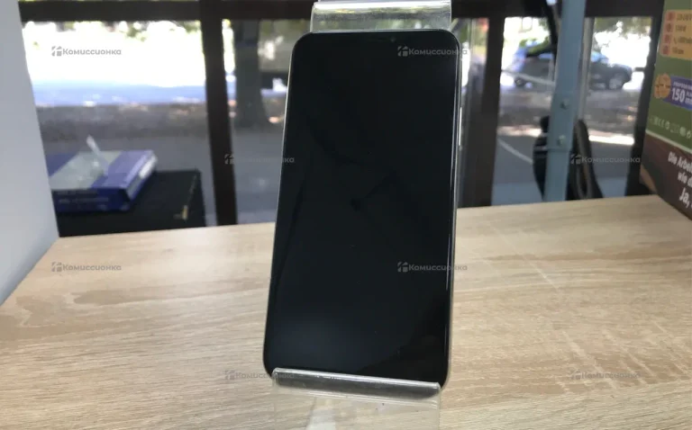 Apple iPhone X 3/64 ГБ