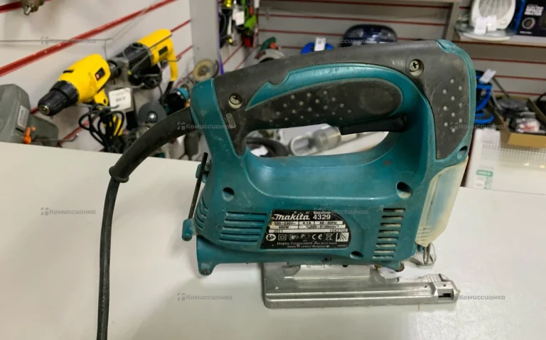 Электро  лобзик Makita 4329