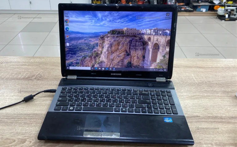 Ноутбук  SAMSUNG RC730