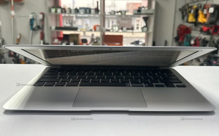 Ноутбук  MacBook Air 11 2010
