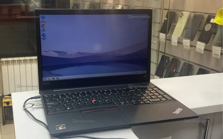 Ноутбук Lenovo E585