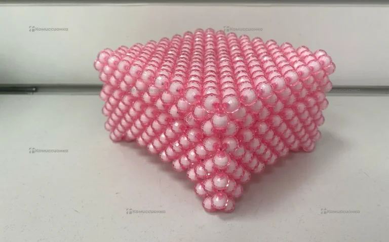 Шкатулка из бусин розовая