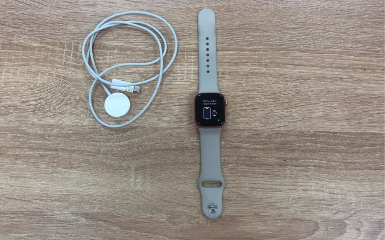 Часы  Apple Se 40 mm