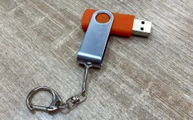 USB флешка 8Gb