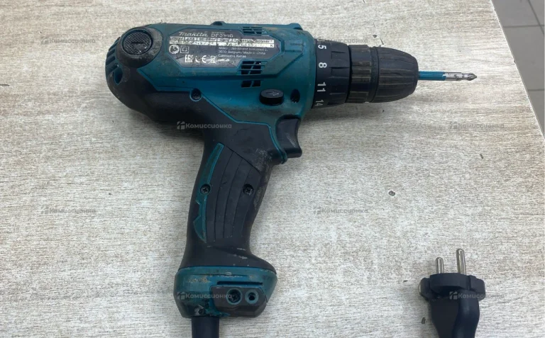 Сетевая дрель-шуруповерт Makita DF0300