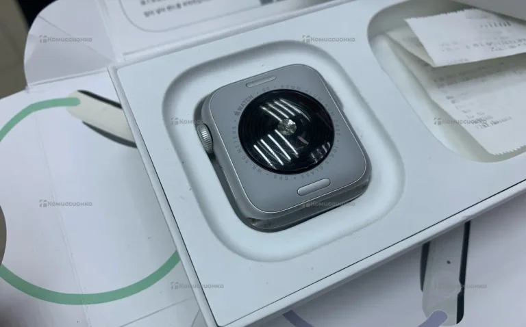 Часы  Apple Watch se2