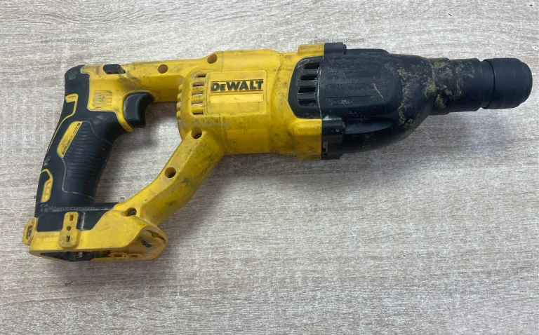 Перфоратор Dewalt DCH133N
