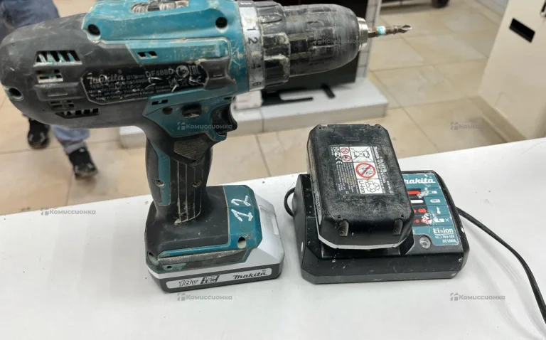 Аккумуляторная дрель-шуруповерт Makita DF488DWE