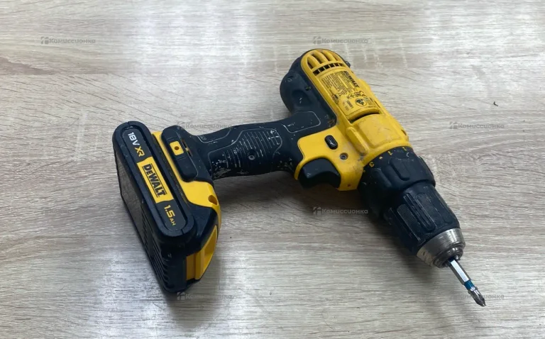 Шуруповерт dewalt dcs771