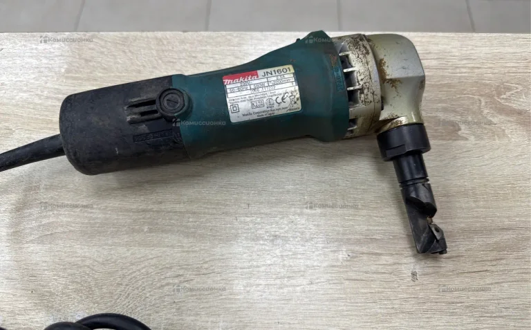 Вырубные ножницы Makita JN 1601