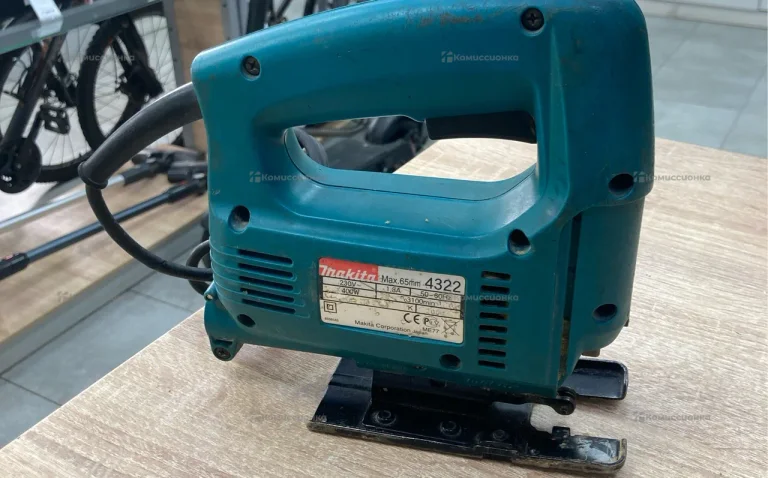 Makita 4322