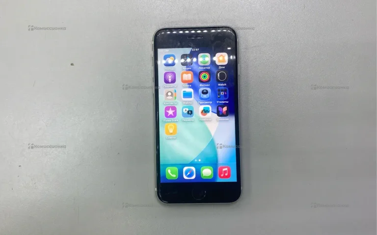 Apple iPhone SE (2020) 3/64 ГБ