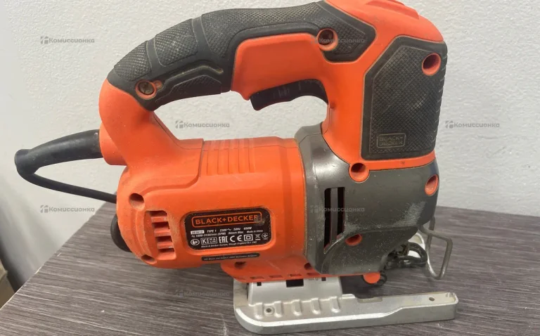 Электролобзик Black+Decker BES610