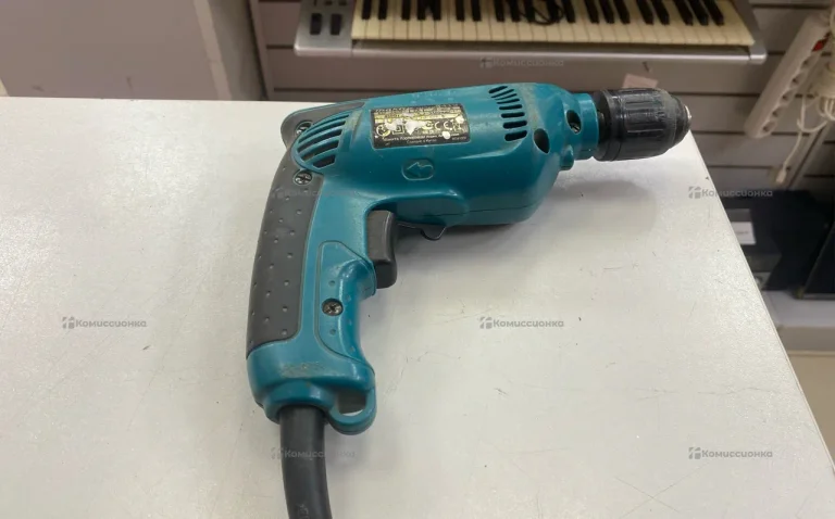 Шуруповерт Makita 6413.