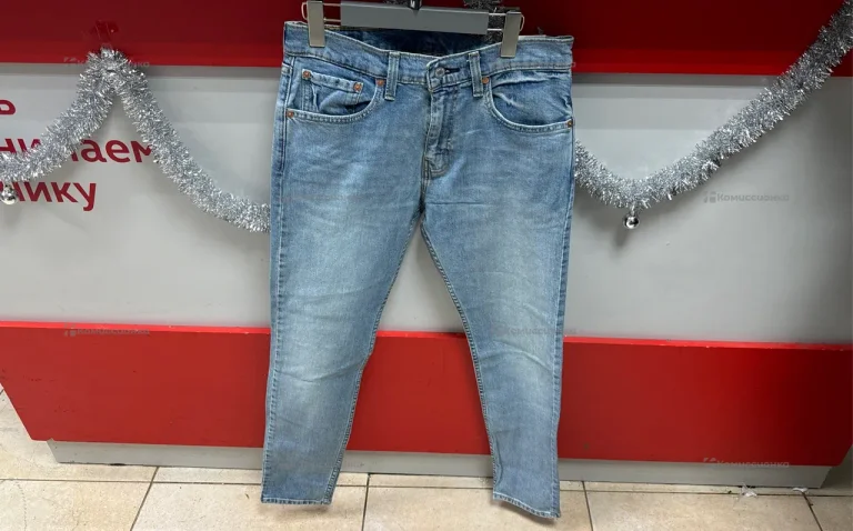 Джинсы Levis