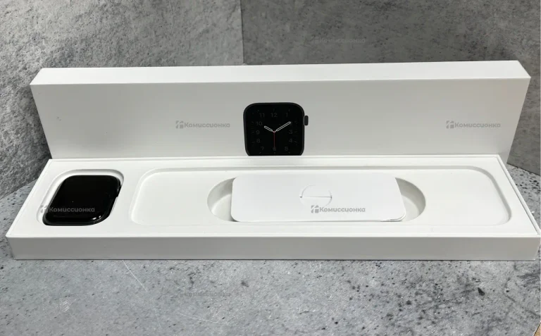 Часы Apple Watch SE 44mm
