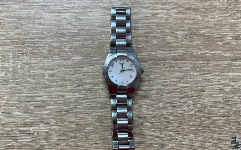 Часы Tissot T043210