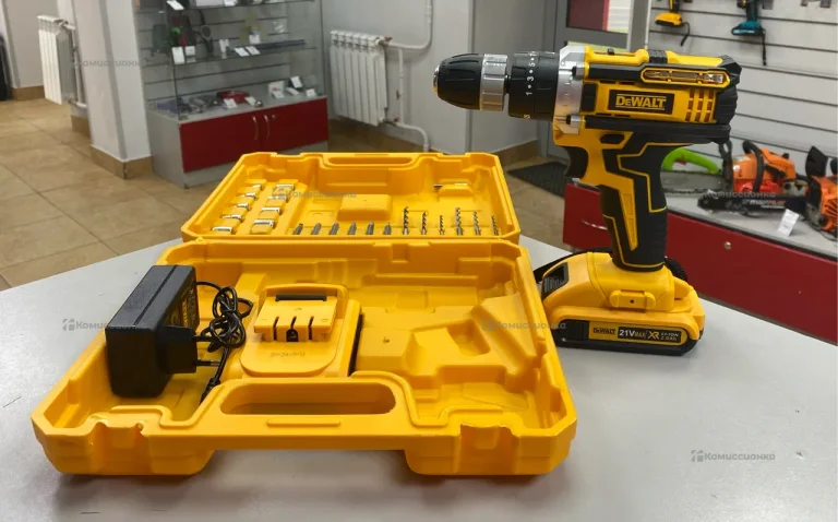 Дрель-шуруповерт Dewalt 21V