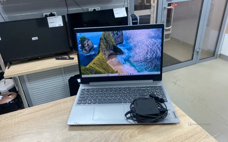 Ноутбук  Lenovo Core i3-1005G1
