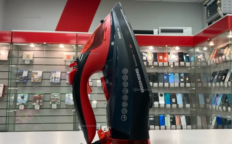 Утюг Redmond Ri-C283