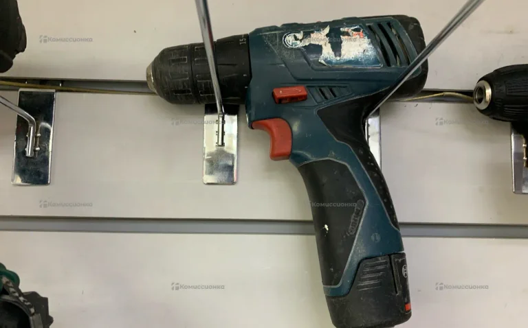 Шуруповерт BOSCH с ЗУ