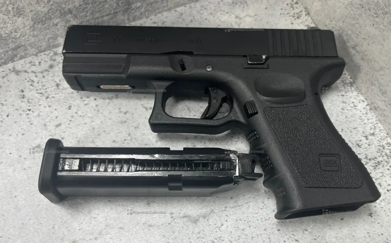 Пистолет страйкбольный Glock 19