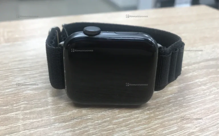 Часы Apple Watch SE 44