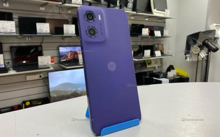 Телефон Motorola Moto E15 2/64 ГБ