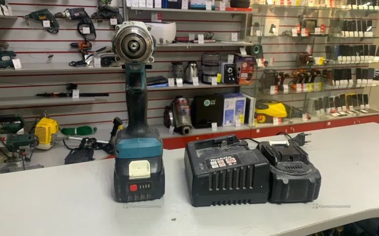 Винтоверт Makita DTD156