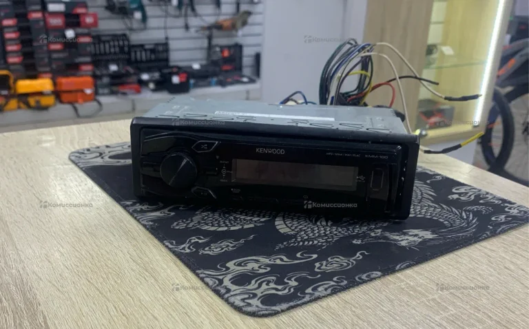 Автомагнитола  Kenwood KMM-100