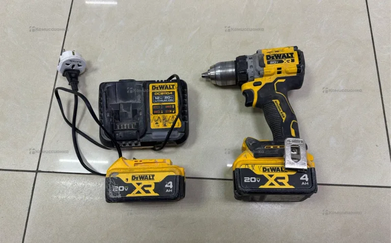 дрель-шуруповерт DeWalt DCD800