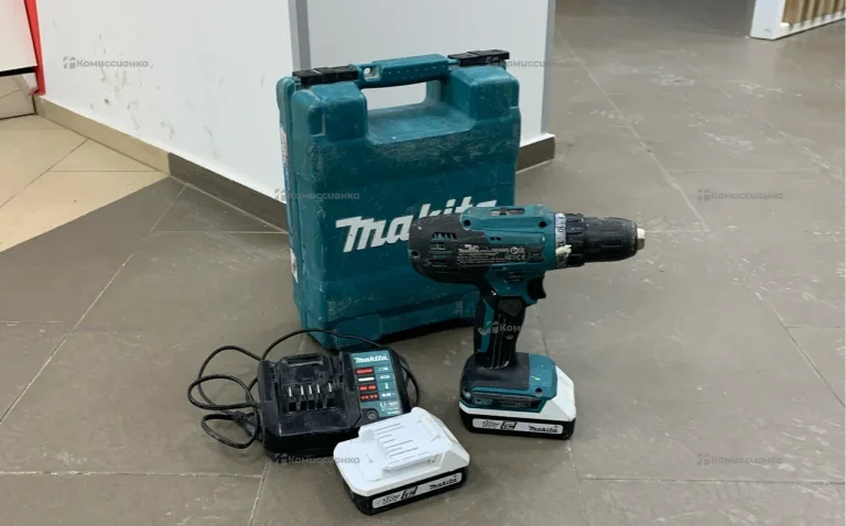 Аккумуляторная дрель-шуруповерт Makita DF488DWE